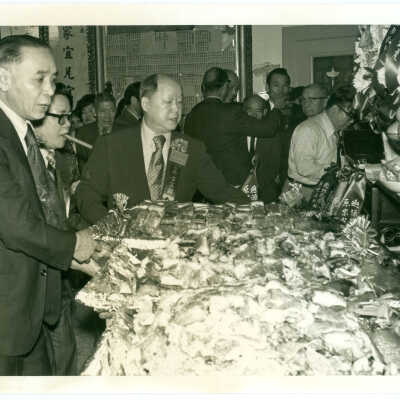 Photograph, Pulling out the food tray