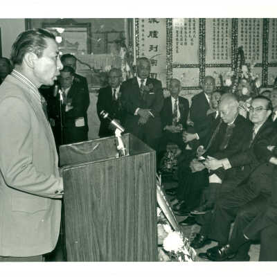 Photograph, Speaker
