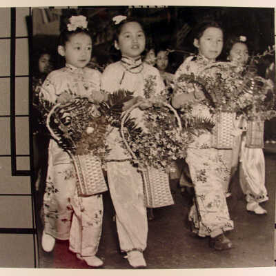 Photograph, Chinatown, Girls with flower baskets, SF