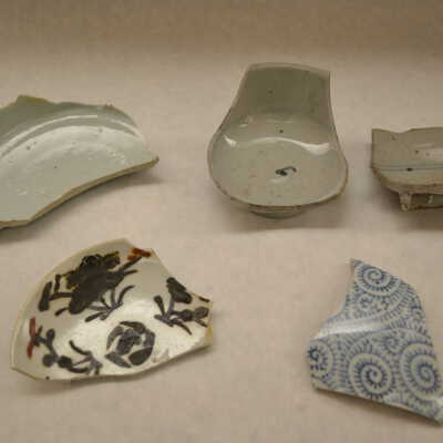 Porcelain fragments