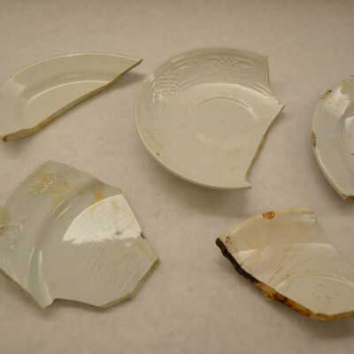 Porcelain fragments
