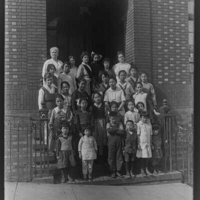 Children in Front of Gum Moon