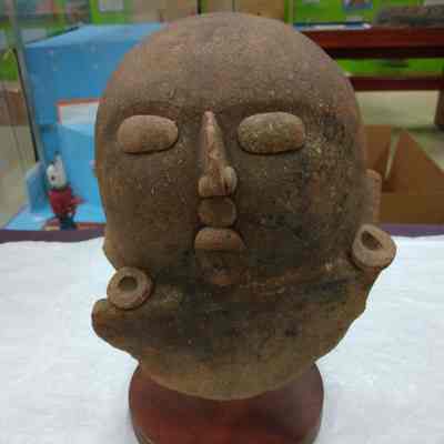 Ceramic head from a Rim-head vessel