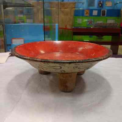 Tripod Bowl with Rattle Legs