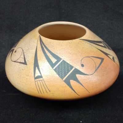 Low shouldered seed pot