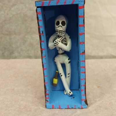 Miniature skeleton in a coffen