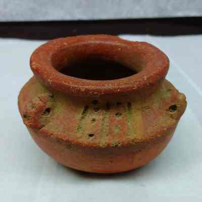 Small biconical pot