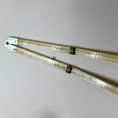 Folding ruler