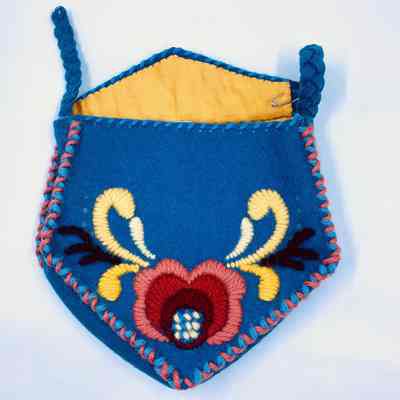 Surface embroidery; Matyó