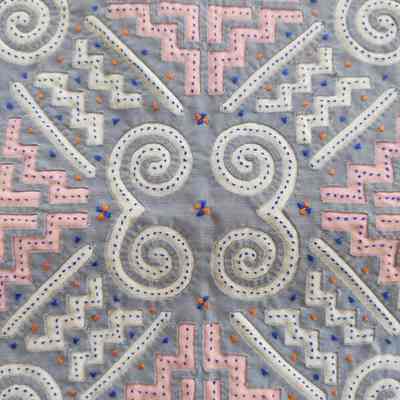 Paj Ntaub ("flower cloth")