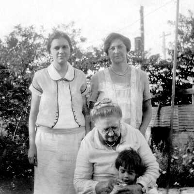 Two Albury Sisters and Mother
