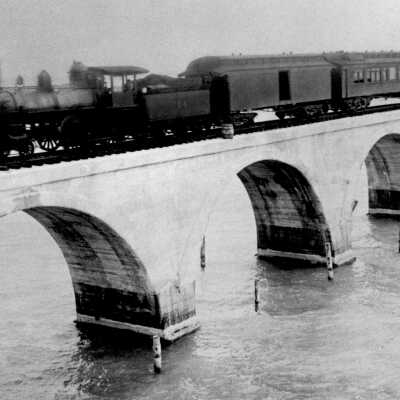 Train crossing Long Key Bridge