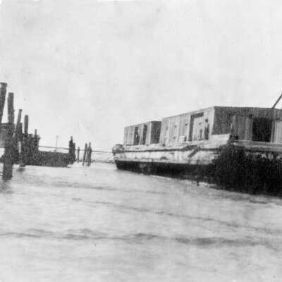 FEC Barge