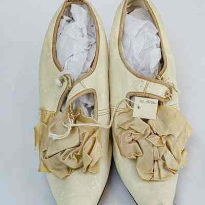 Shoe