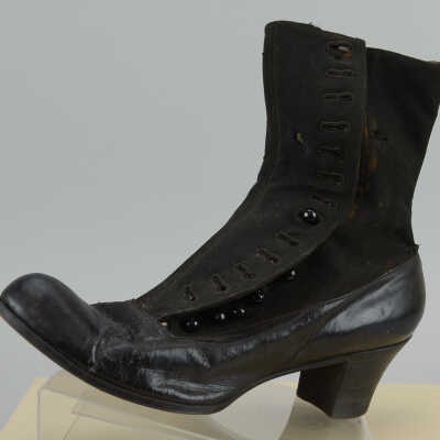 Shoe