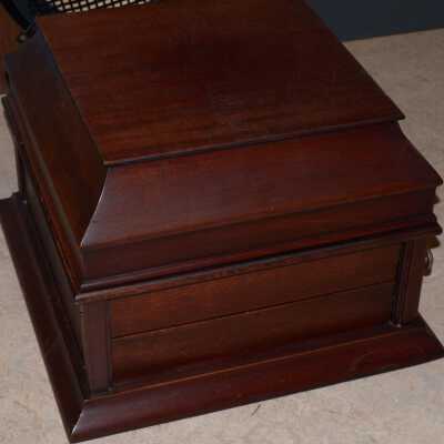 Phonograph