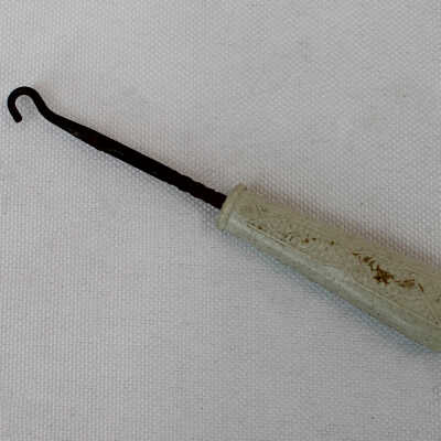 Buttonhook