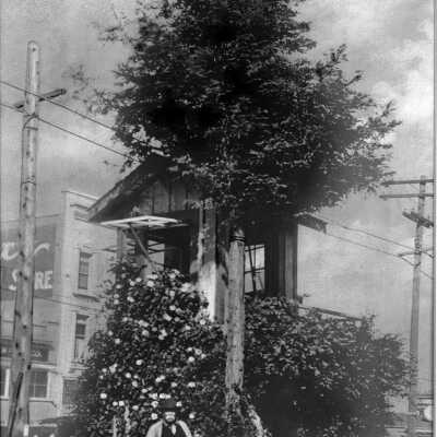 1910 Southern Pacific Tower and Gateman