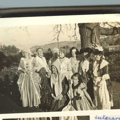 More Colonial costumes