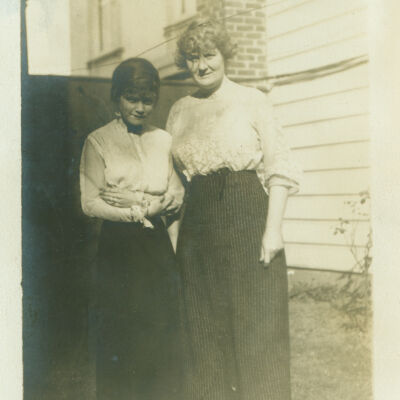 1912 Maud Driver and mother