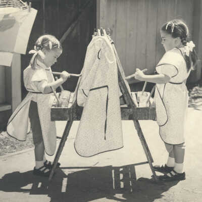 2 Girls painting pictures
