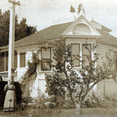1911 "Dr. and Mrs. Dobson Barker's home"