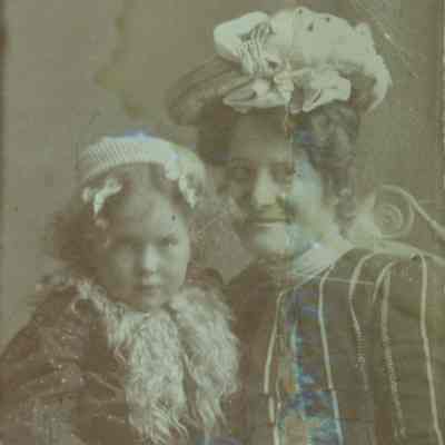 001 Gladys Kyle and Claire Blabon