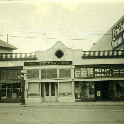 1915 First National Bank, Nuss and Hays Hardware
