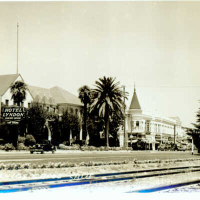 1936 Street Scene along Santa Cruz Avenue