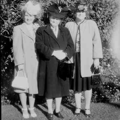 Shuman, Elayne Shore with Mother and Grandmother