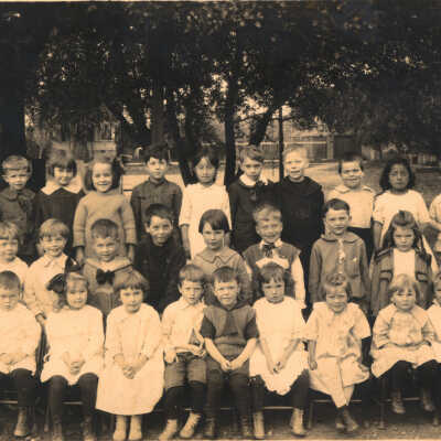1919 Kindergarten class photo