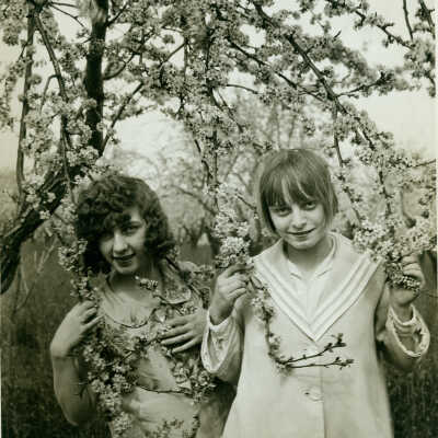 1915 Two girls with blossoms