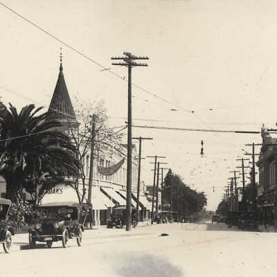 1920 North Santa Cruz Avenue and Main Street