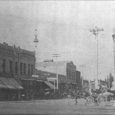1905 Santa Cruz Avenue at West Main Street
