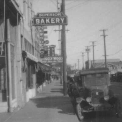 Businesses on No. Santa Cruz Ave.