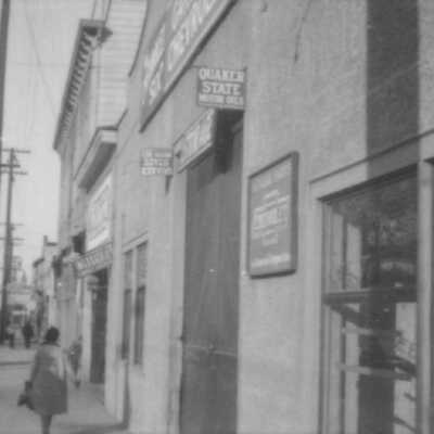 Store fronts on No. Santa Cruz Ave.