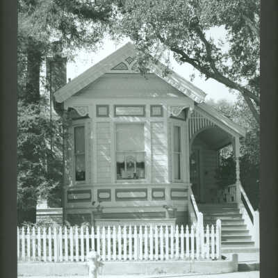 University Ave. 103