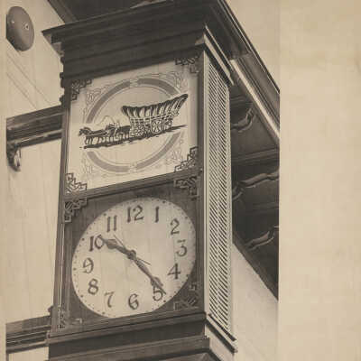 Wells Fargo Bank clock