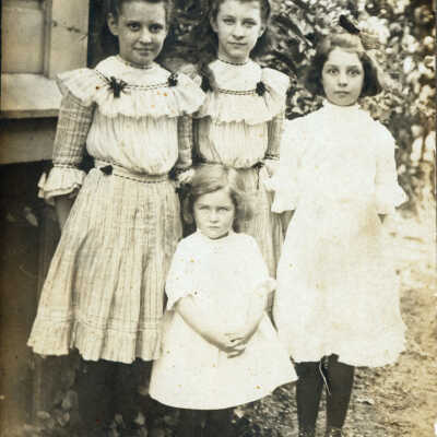 1904 Berryman girls
