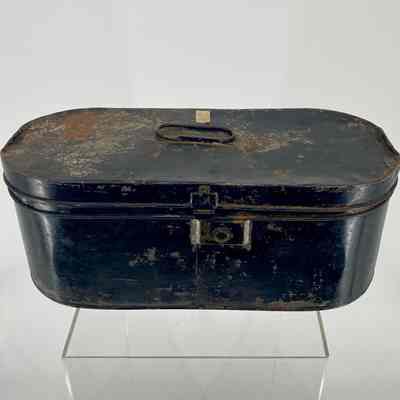 Fore-and-Aft Hatbox