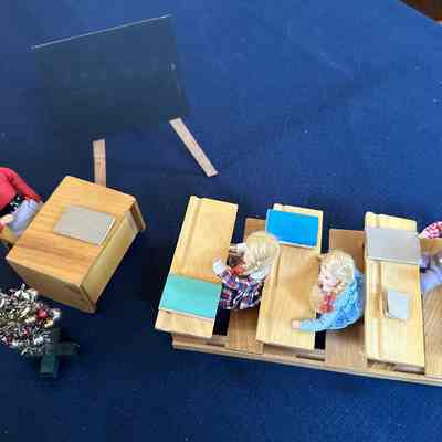 Lilliput Puppen School Set