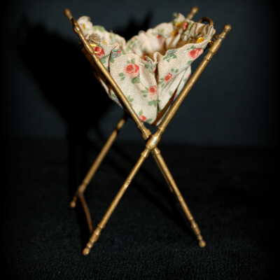 Miniature: laundry basket