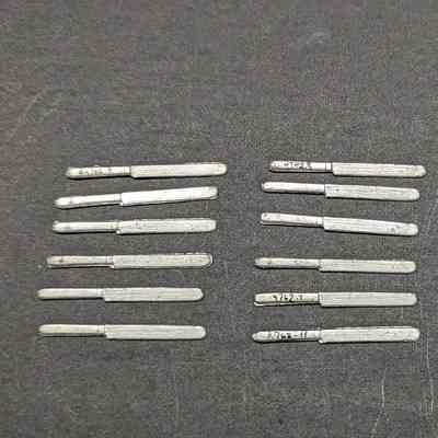 Miniature: Knives