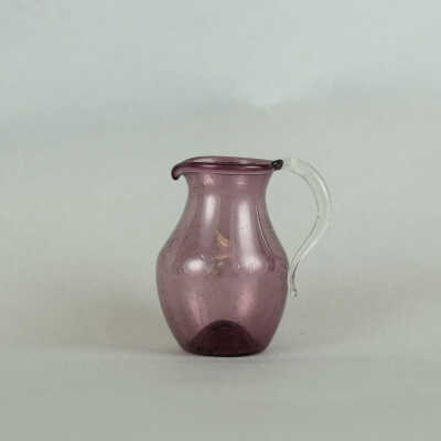 Miniature: Purple glass wares