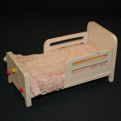 Miniature: Child's Bed