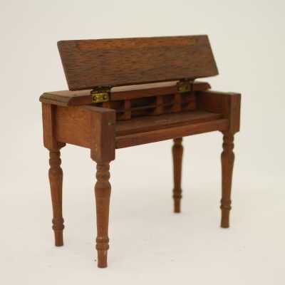 Miniature: Desk