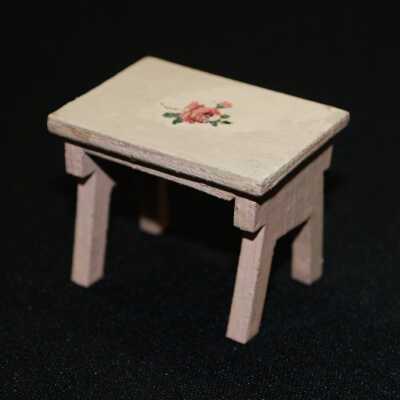 Miniature: Table