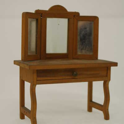 Miniature: Vanity