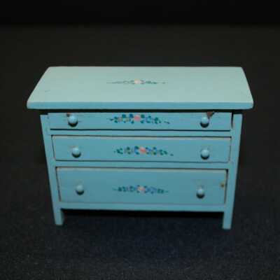 Miniature: Dresser