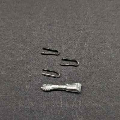 Miniature: Tongs